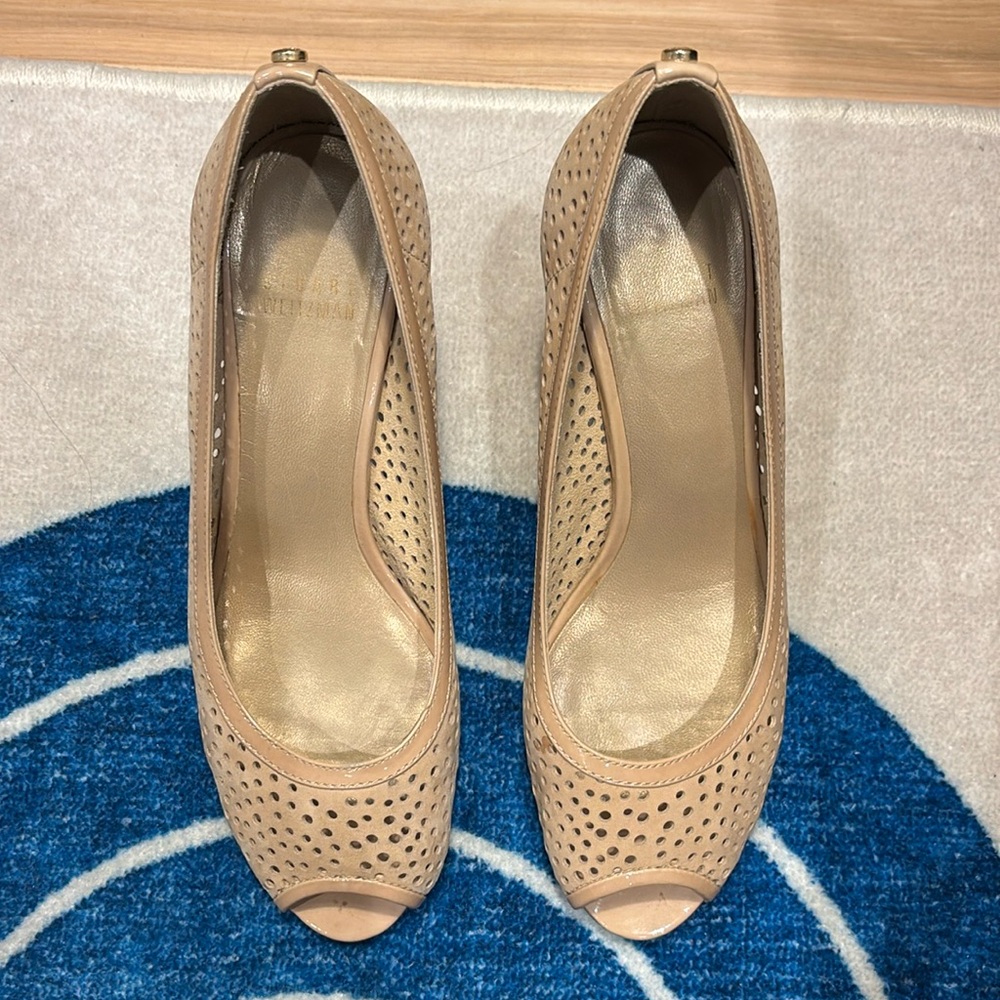 Stuart Weitzman Womens Nude Perforated Logo Nudotcomer Peep Toe Wedge size 6.5